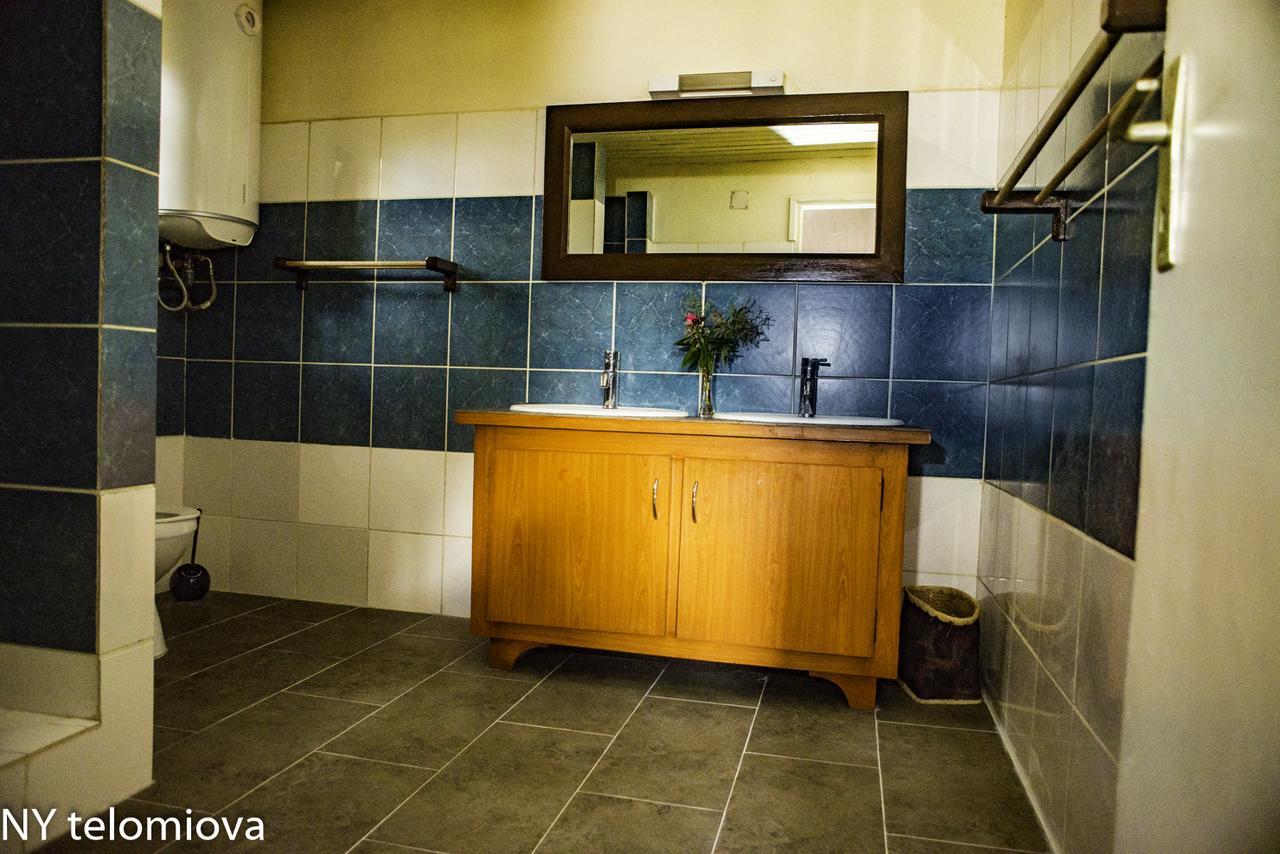 Ny Telomiova Hotel อันตานานารีโว ภายนอก รูปภาพ