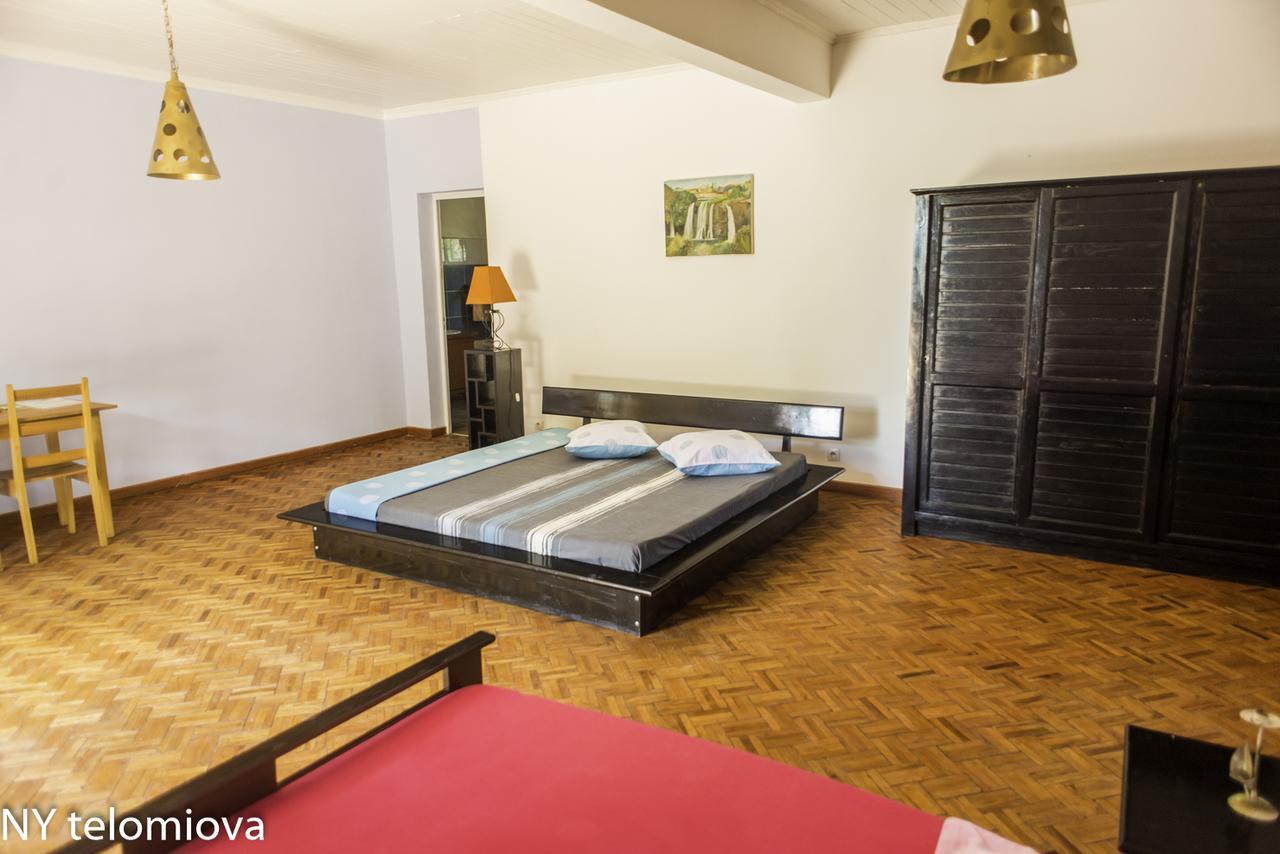 Ny Telomiova Hotel อันตานานารีโว ภายนอก รูปภาพ
