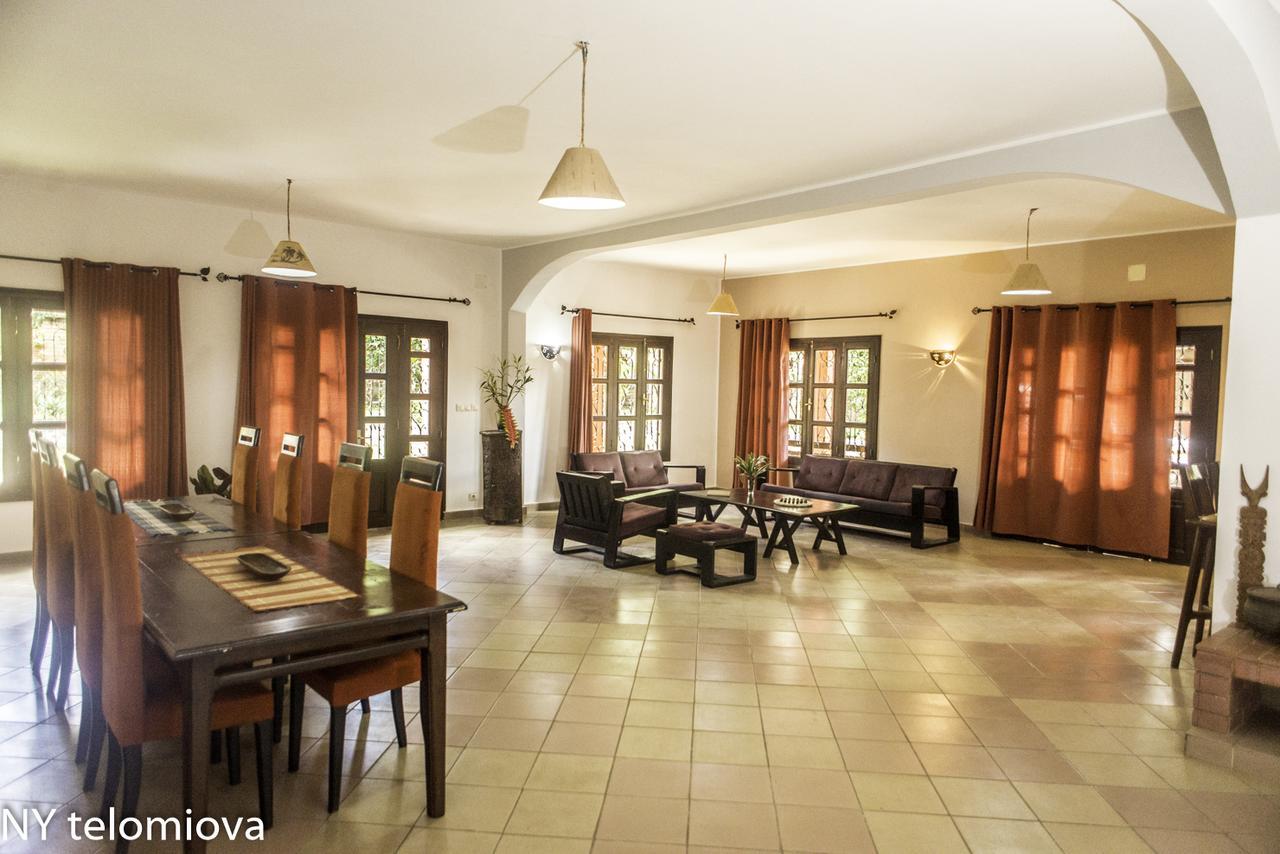 Ny Telomiova Hotel อันตานานารีโว ภายนอก รูปภาพ
